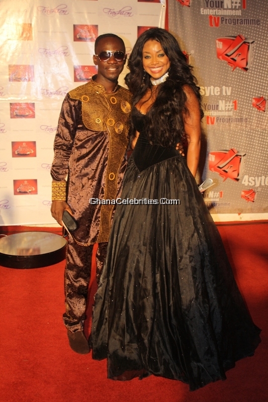 Stephanie Benson at the Vodafone Ghana Music Awards 2012 red carpet with Okyeame Kwame